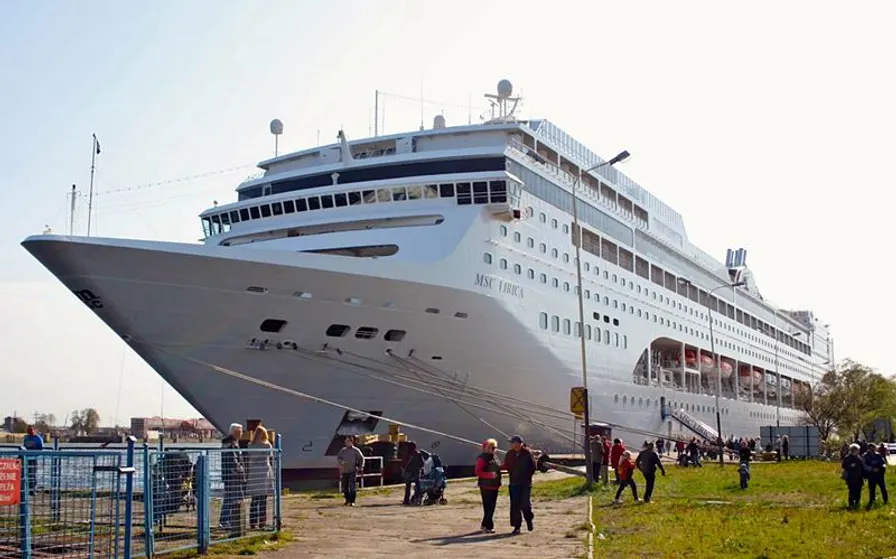 Großes Kreuzfahrtschiff macht Station in Swinemünde