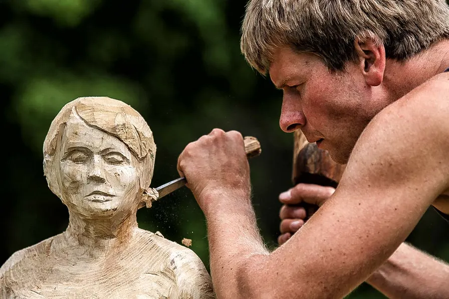 Speedcarving als Novum beim Holzbildhauer