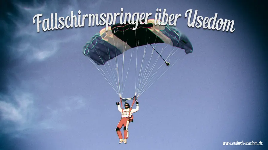 Fallschirmspringer über Usedom