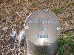 Wer findet den Mittelpunkt der Insel?