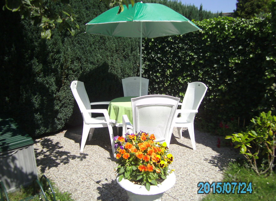 2. gr. Terrasse im Garten-