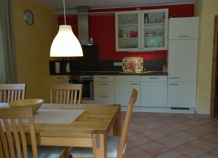 Küche mit Geschirrspüler