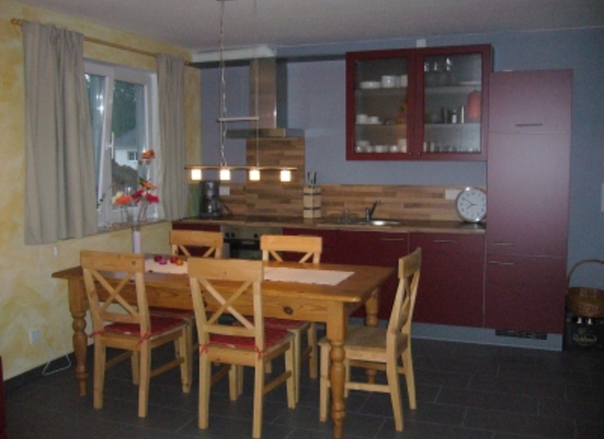 Küche mit Geschirrspüler