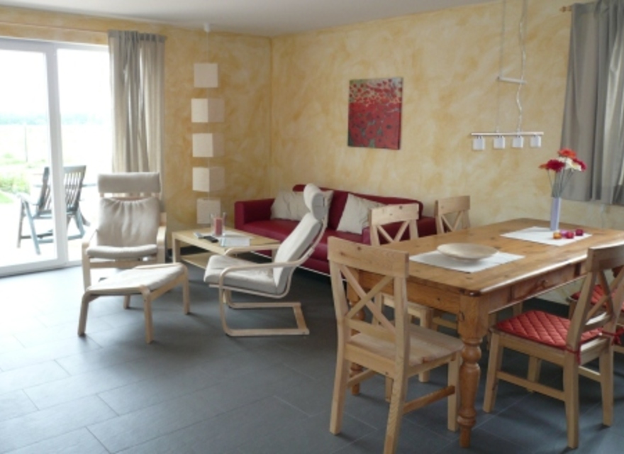 Wohnzimmer mit Ledergarnitur