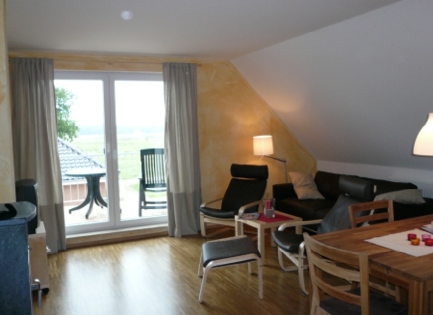 Wohnzimmer mit Ledergarnitur