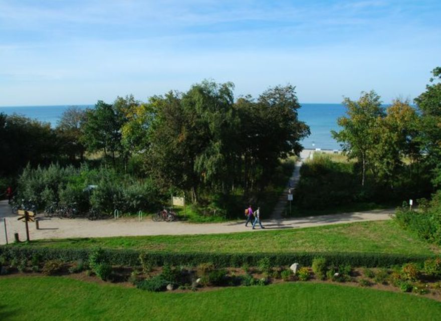 Blick vom Balkon in den Garten