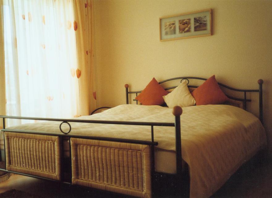 Schlafzimmer mit Südbalkon