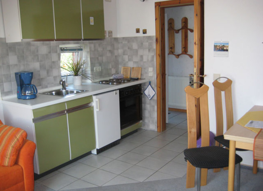 Küchenzeile und Eßplatz