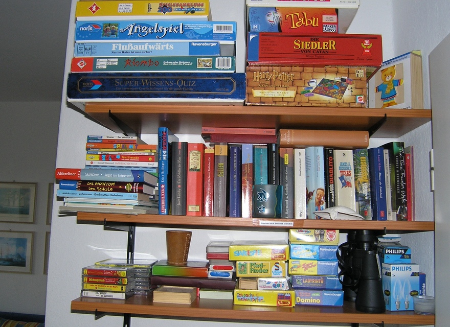 Spiele und  Bücher