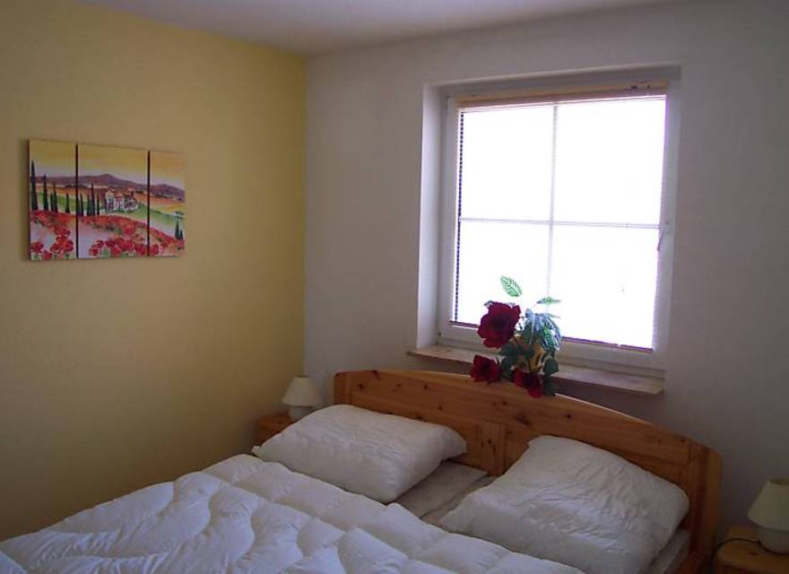 Schlafzimmer 1