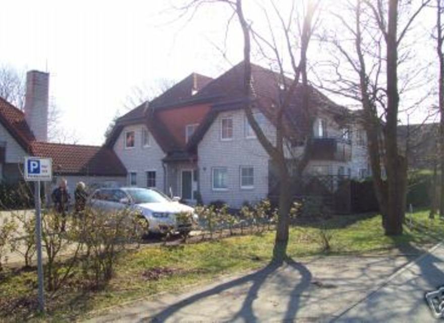 Blick auf Haus vom Parkplatz