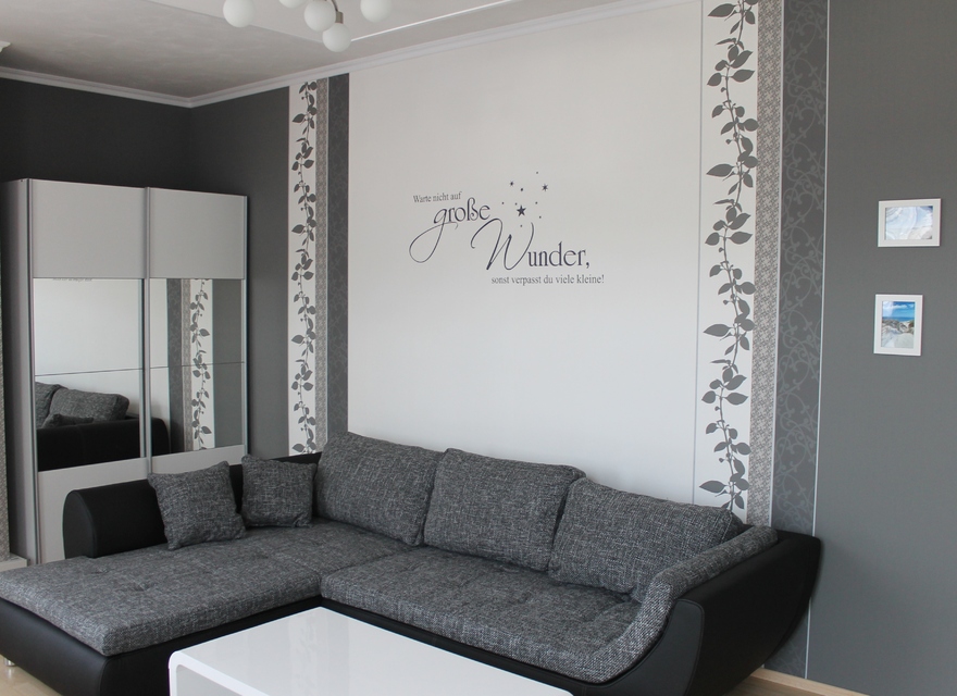 1. Wohn-/Schlafzimmer