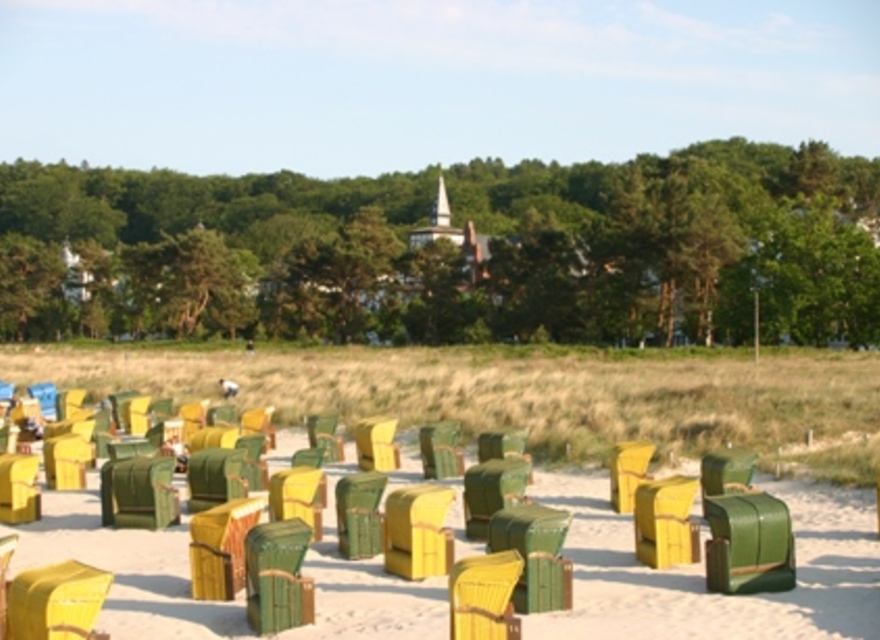 Strandkörbe am Meer
