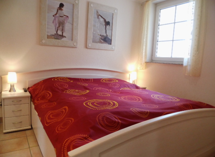 Schlafzimmer mit Doppelbett