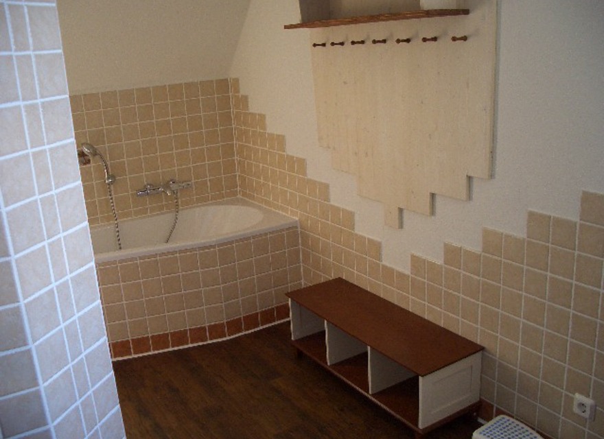 Bad im OG mit Dusche u Wanne
