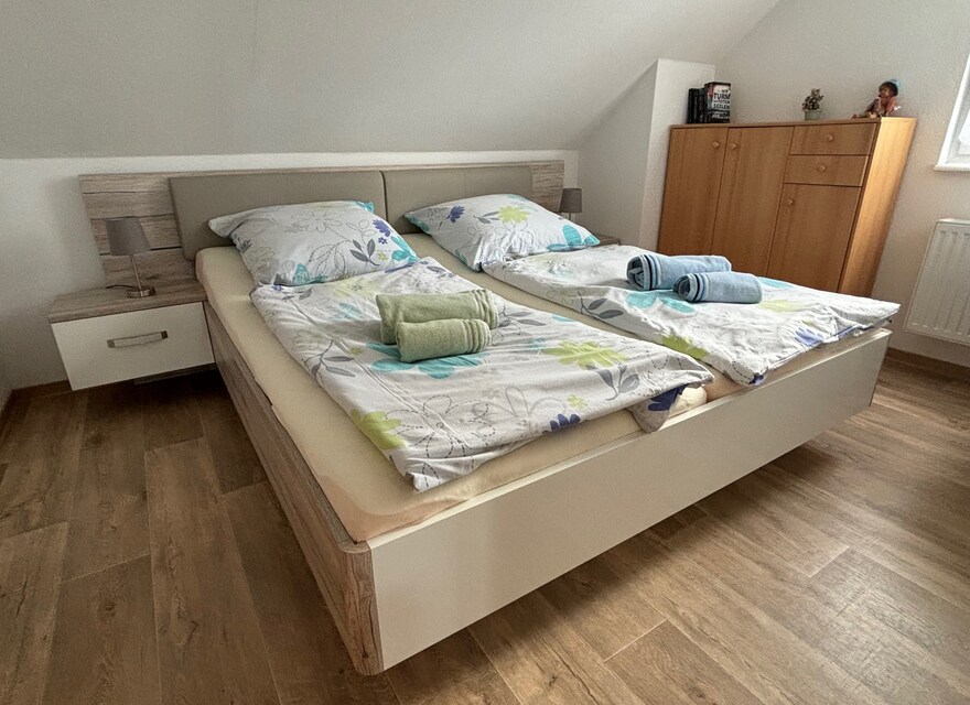 180 x 200 cm Doppelbett