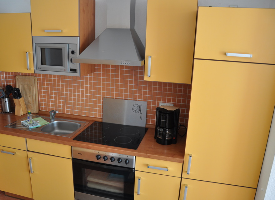 gut ausgestattete Einbauküche