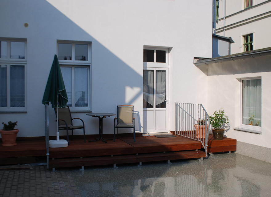 Eingang mit Terasse