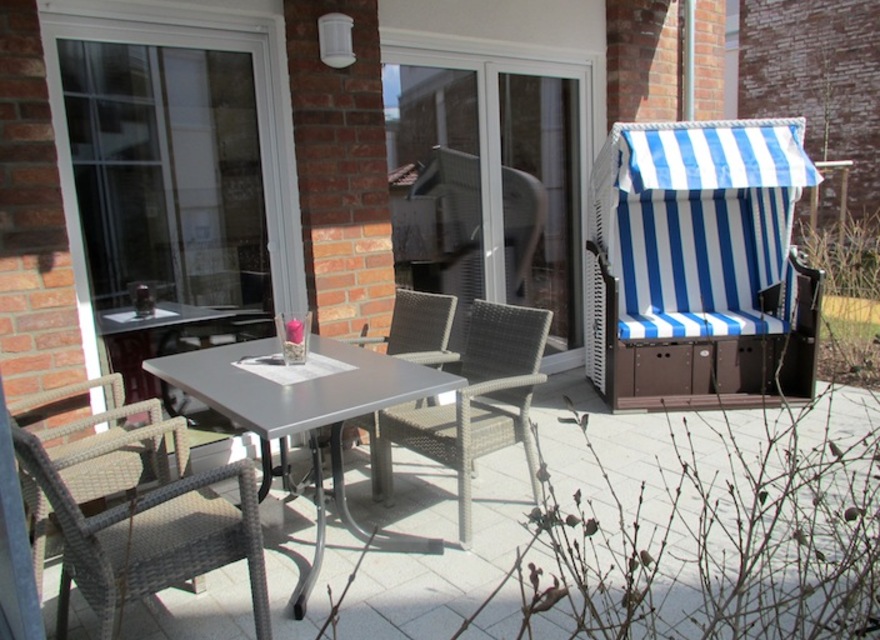 Terrasse mit Strandkorb