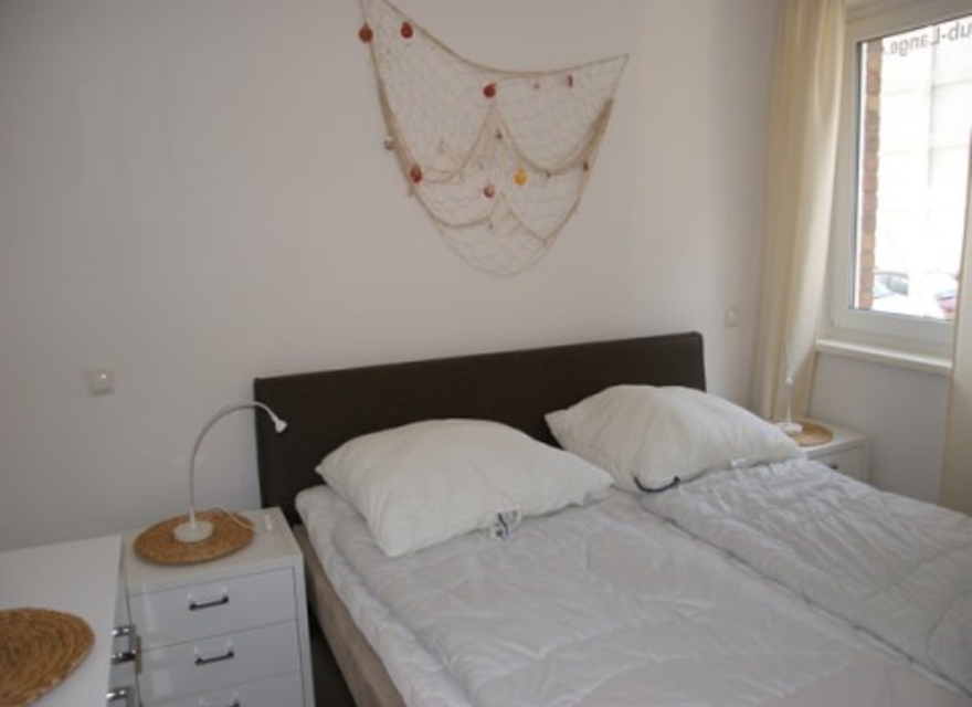 separates Schlafzimmer mit TV