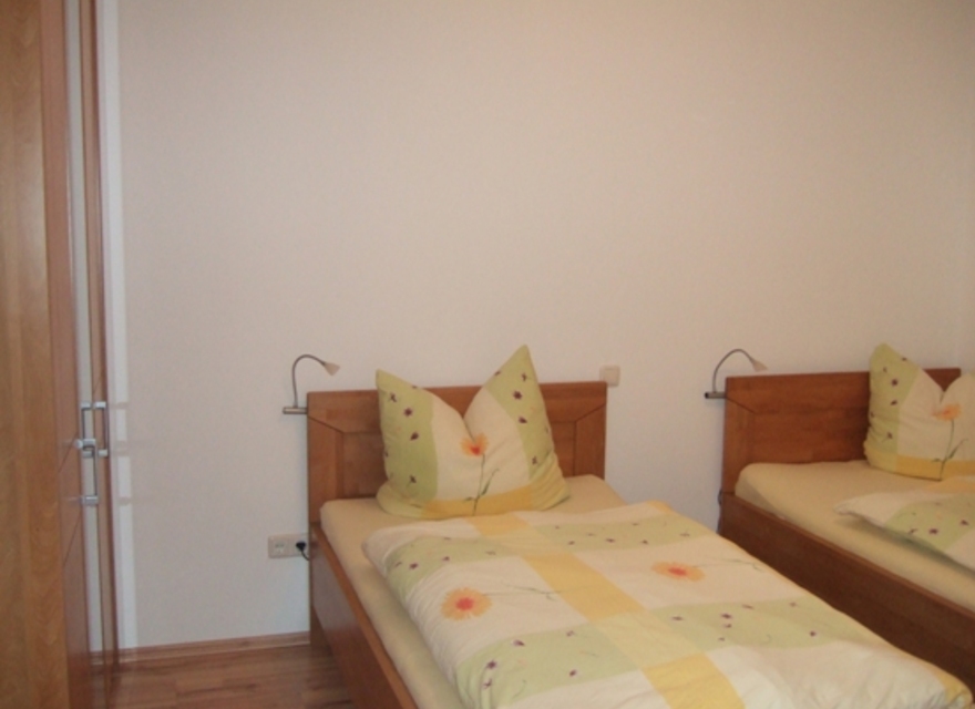 Kinderzimmer mit 2 Betten