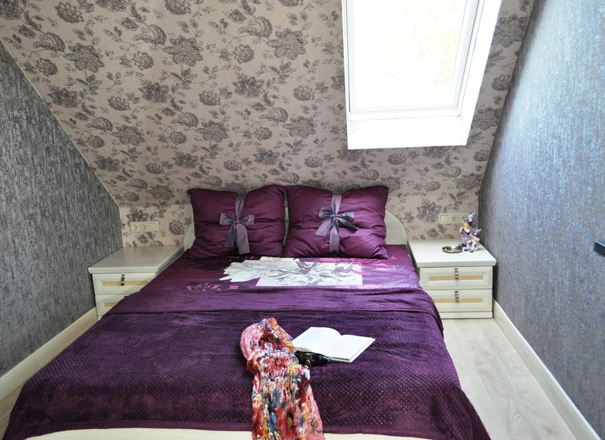 Schlafzimmer mit Doppelbett