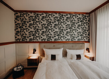 Schlafzimmer mit Doppelbett