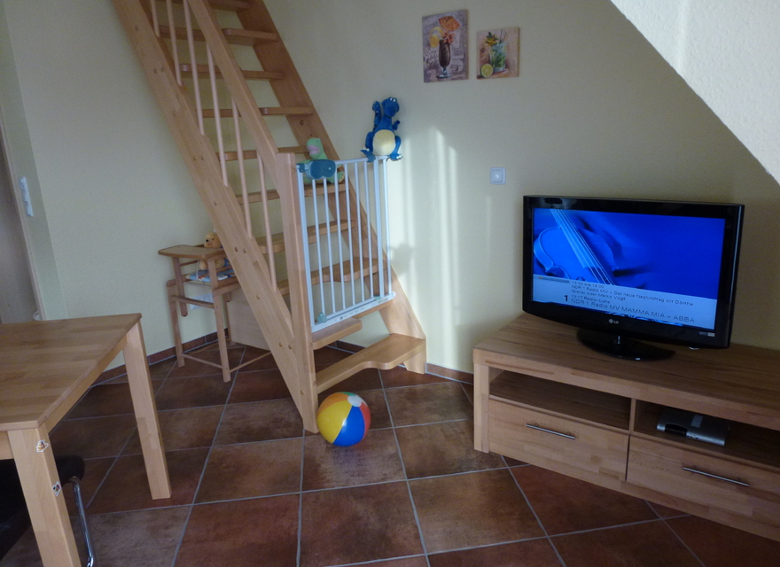 Treppe mit Schutzgitter