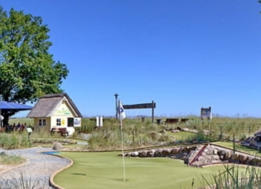 Minigolf direkt am Strand