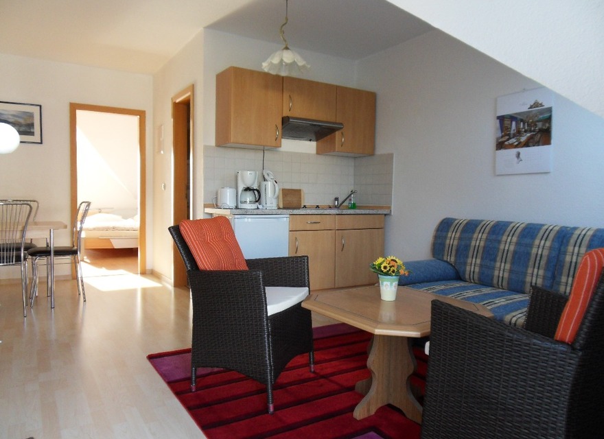 Bildergalerie: 2-Zimmer-Ferienwohnung mit Balkon - Wohnzimmer mit