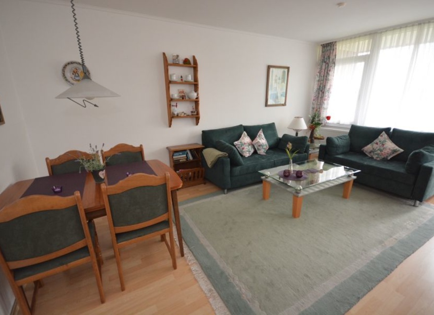 Wohnzimmer mit Essbereich und 