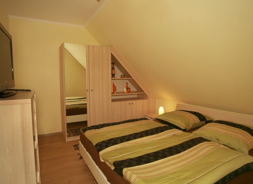 Schlafzimmer 2