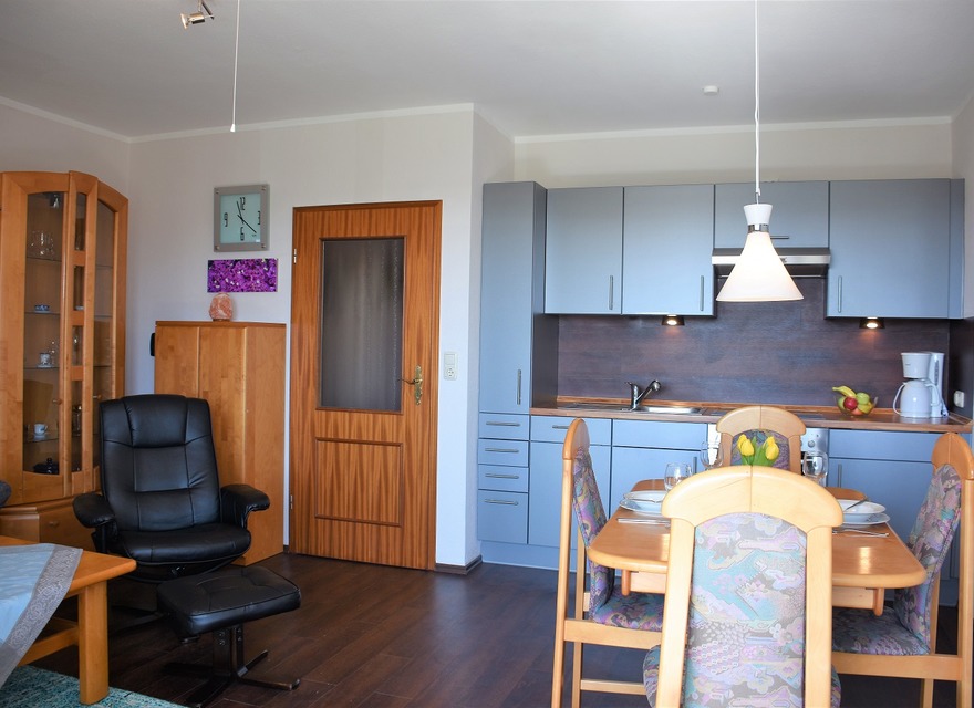 Küchenzeile mit Geschirrspüler