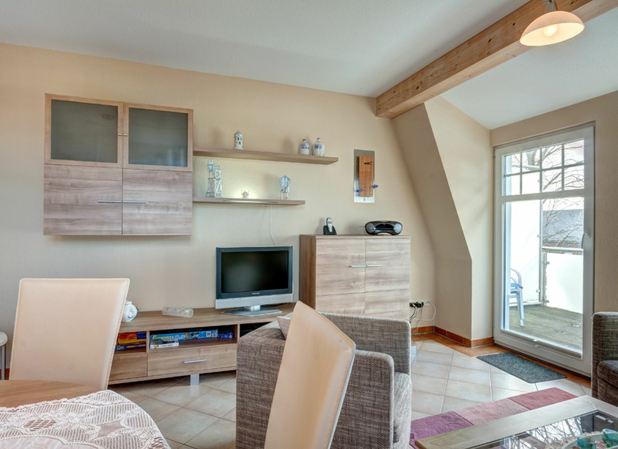 Wohnzimmer mit Balkonzugang
