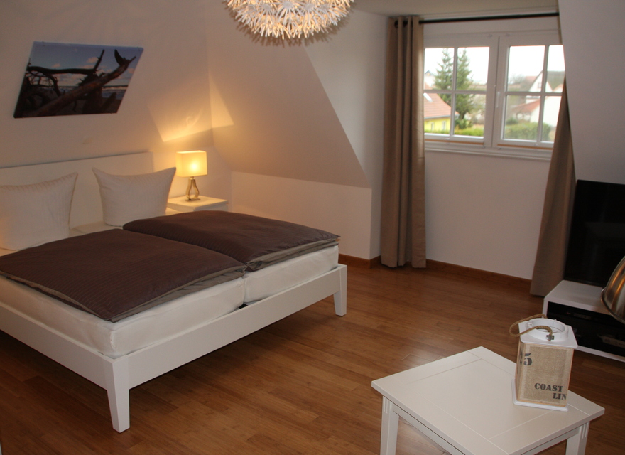 Großes Schlafzimmer DG