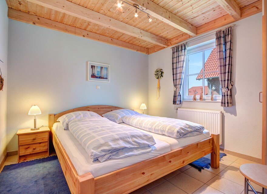 Schlafzimmer 1
