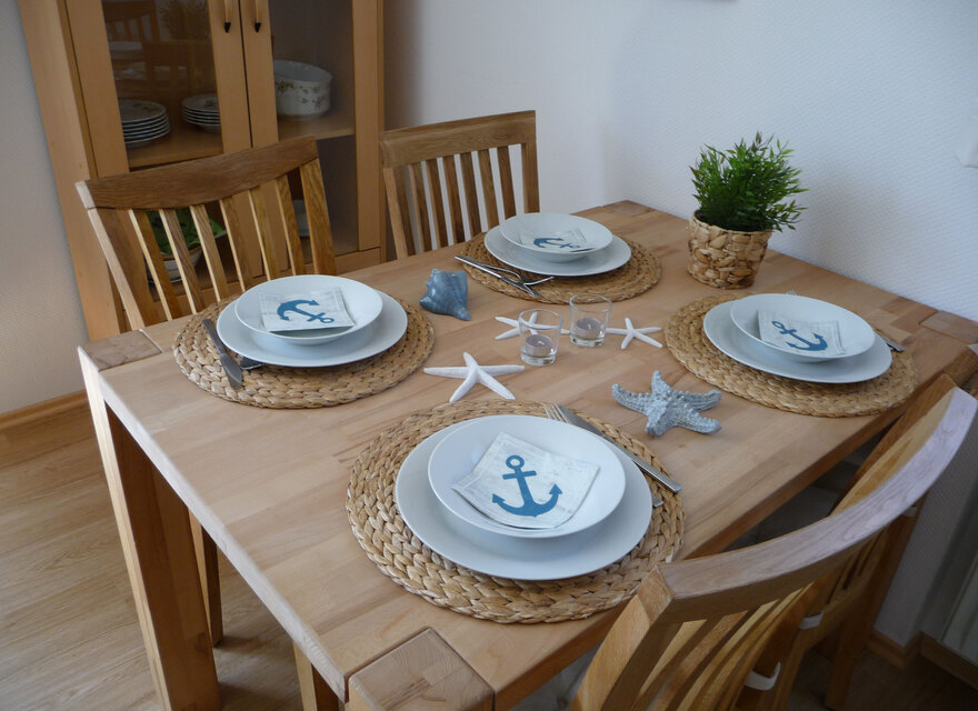 Esstisch im Wohnzimmer