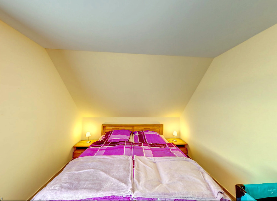 Schlafzimmer 1