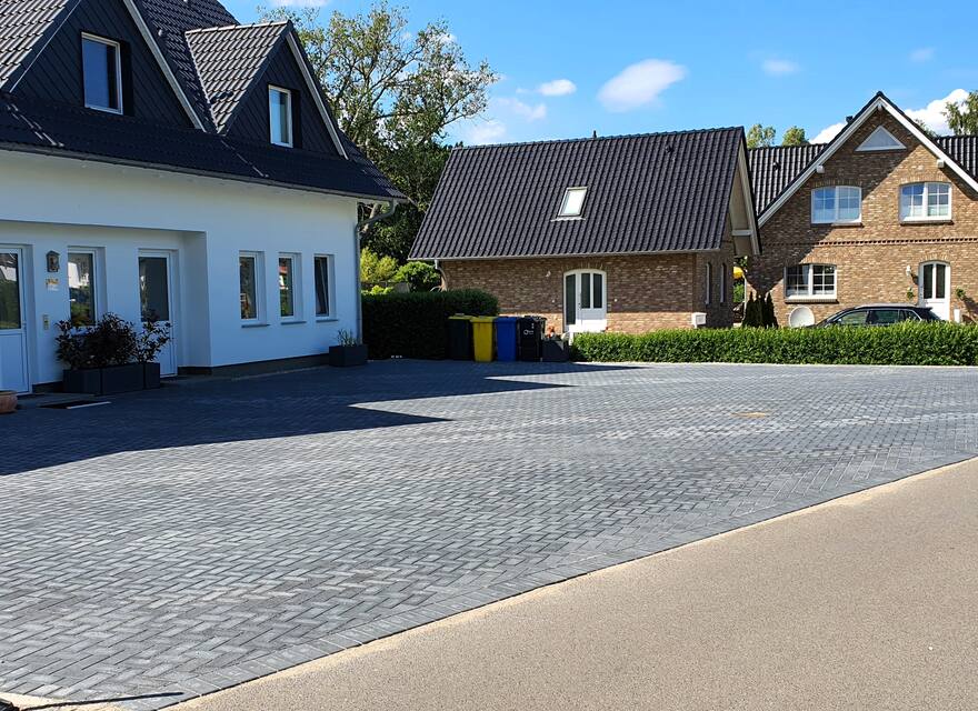 Parkplatz vorm Haus 2024