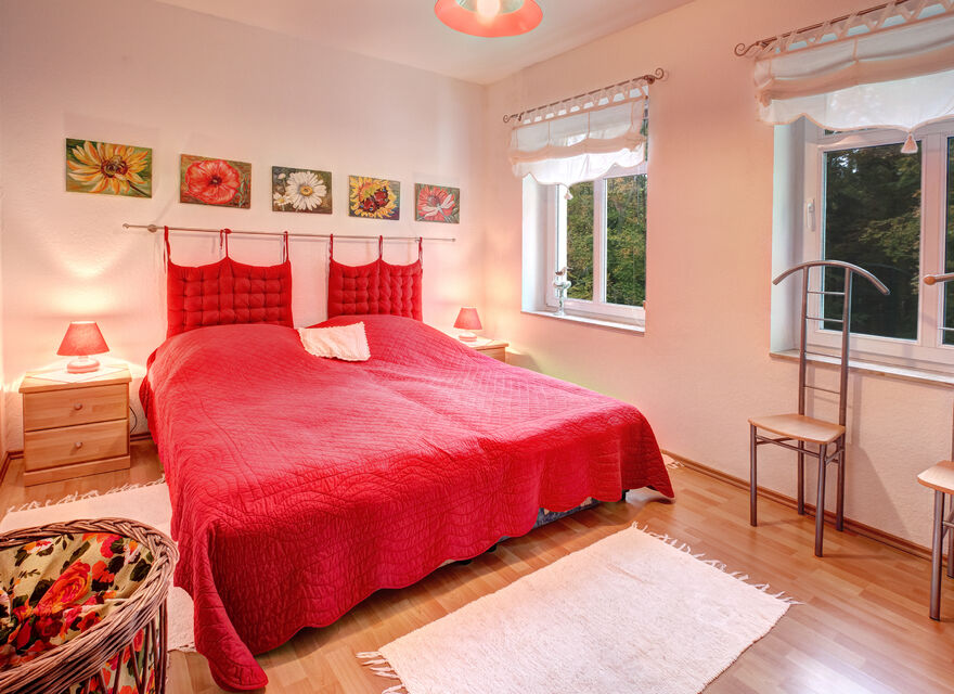 Schlafzimmer mit Doppelbett
