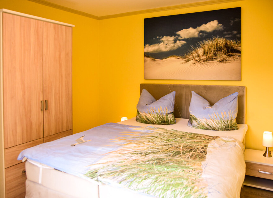 Schlafzimmer mit Doppelbett