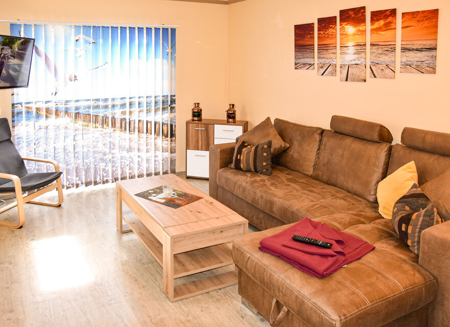 Wohnzimmer mit Schlafsofa