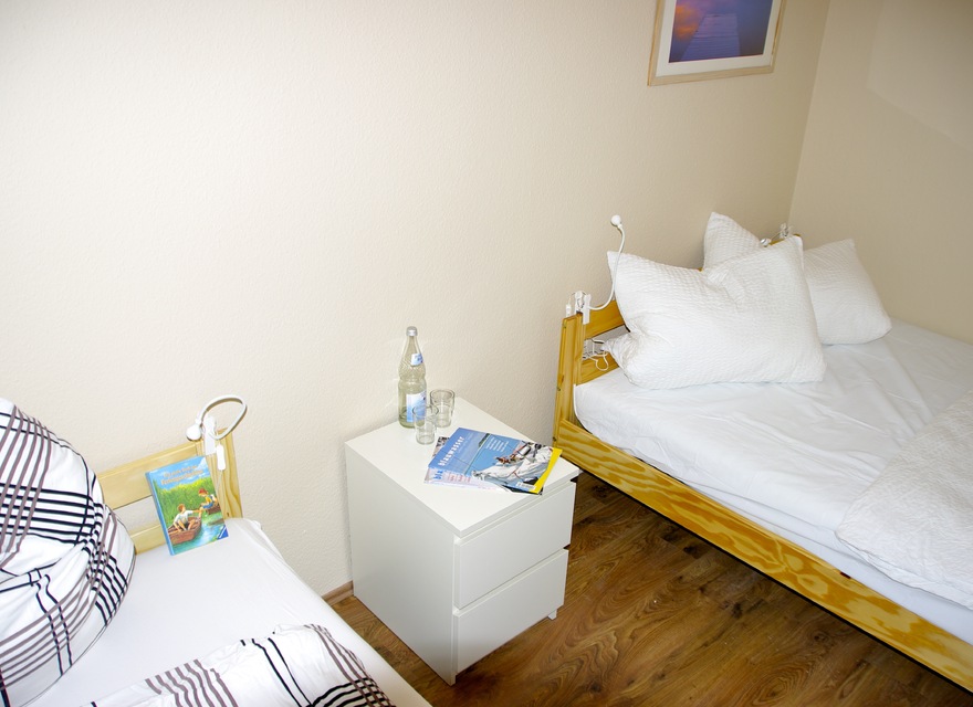 Schlafzimmer mit 140 und 90 cm