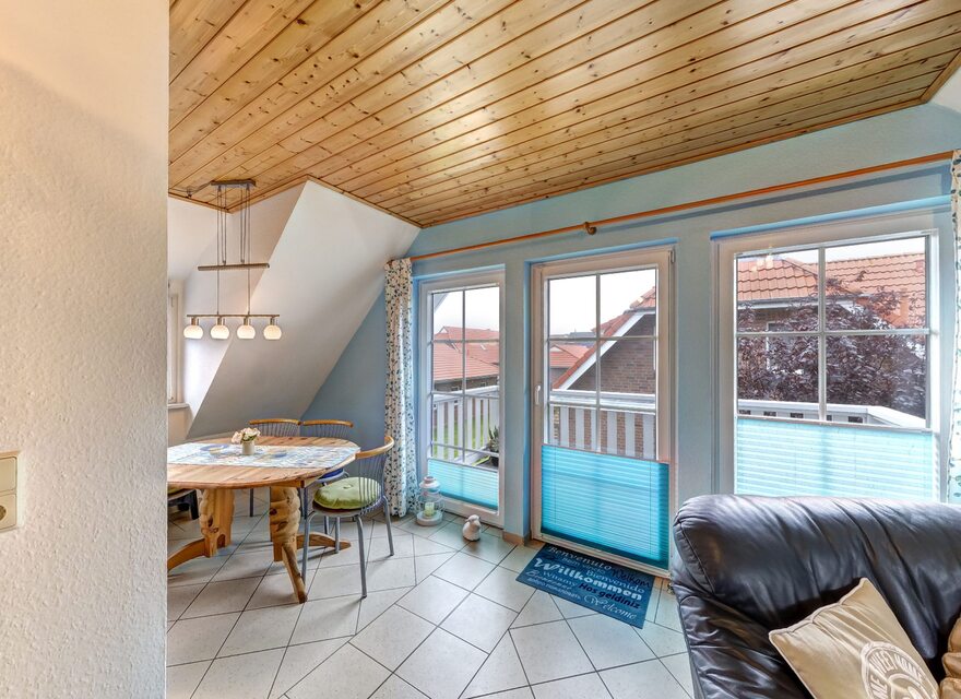 Wohn-/Esszimmer mit Balkon