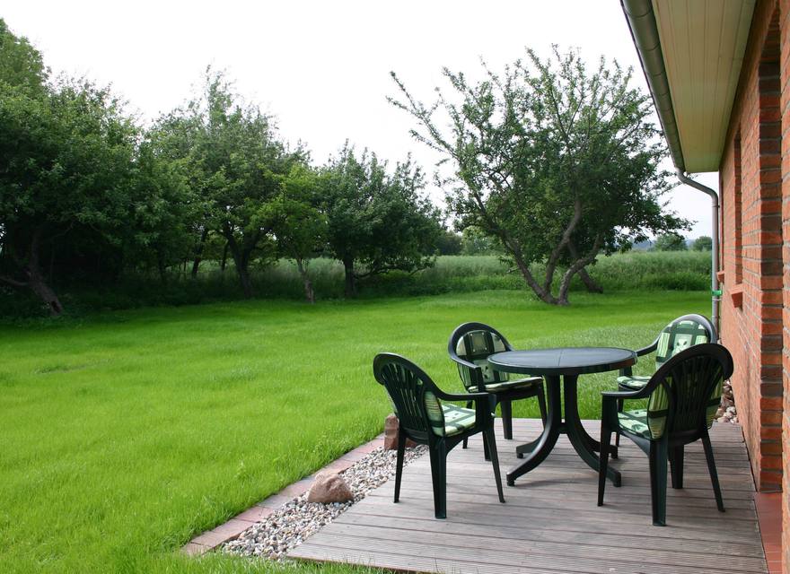 Frühstücksterrasse nach O hin