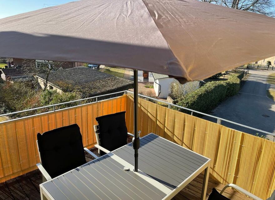 möblierter Sonnenbalkon