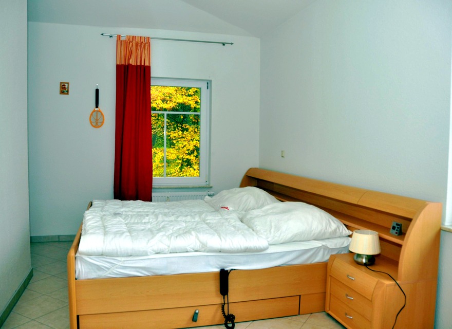 Schlafzimmer mit Doppelbett