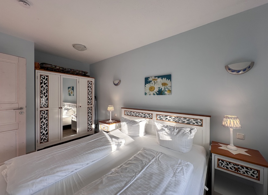 Schlafzimmer mit Doppelbett