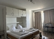 Wohnzimmer mit Schrankbett
