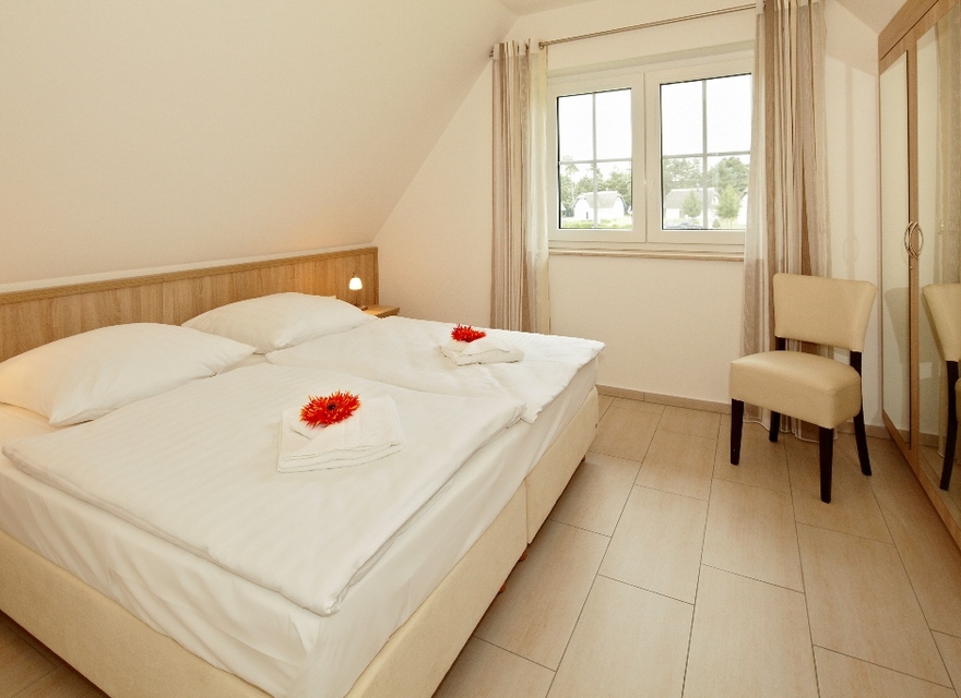 Schlafzimmer 1